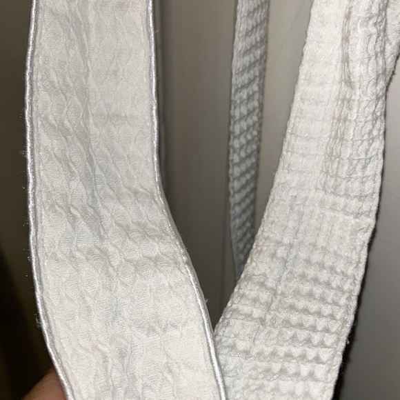 Disneyland Hotel 💯% Cotton Waffle Print Super absorbent Thick Quality Robe - Picture 6 of 11